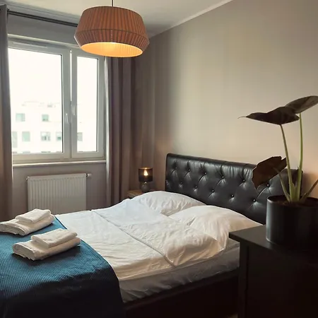 Premium - Balcony, Fast Wifi, Private Parking