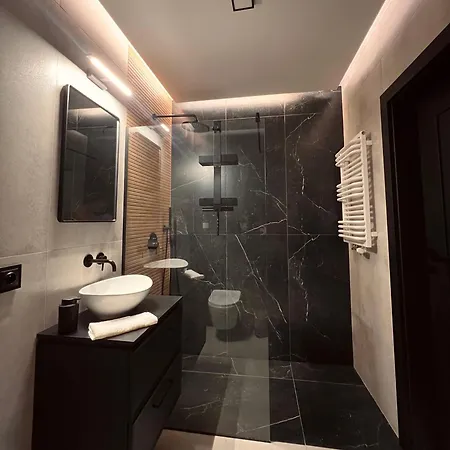 Apartman Premium - Balcony, Fast Wifi, Private Parking *